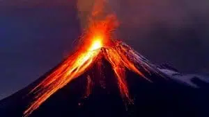 Un tipo de desastres naturales geofísicos son las erupciones volcánicas.