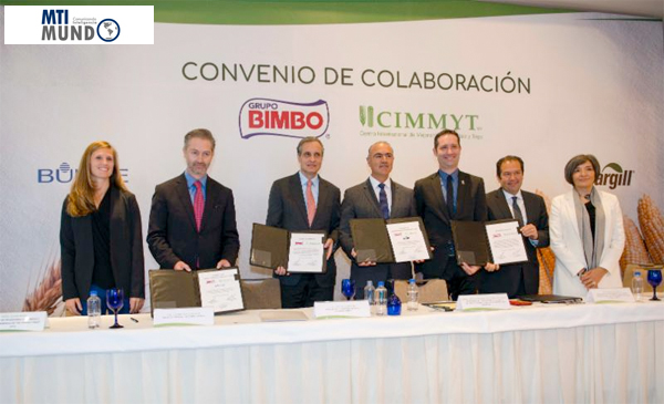 El Secretario de SAGARPA, José Eduardo Calzada, fue testigo de honor de la firma del convenio de colaboración de CIMMYT y Bimbo.