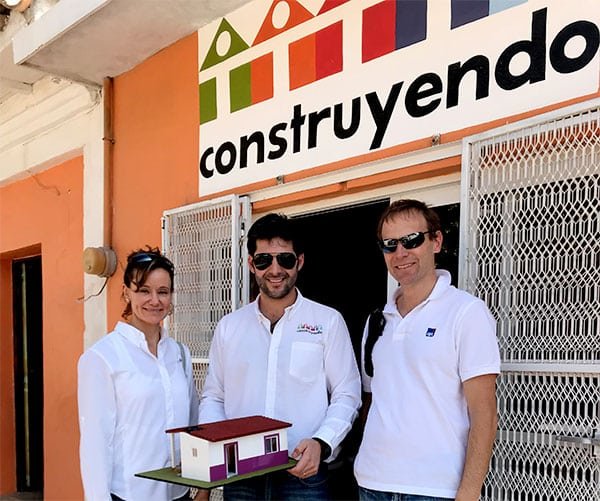 Fundación AXA en alianza con Construyendo y otras instituciones se lleva a cabo un plan de reconstrucción integral en el municipio de Unión Hidalgo, Oaxaca. Fundación AXA en alianza con Construyendo y otras instituciones se lleva a cabo un plan de reconstrucción integral en el municipio de Unión Hidalgo, Oaxaca.
