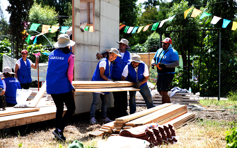 Samsung y TECHO construyen aula comunitaria en Xochimilco