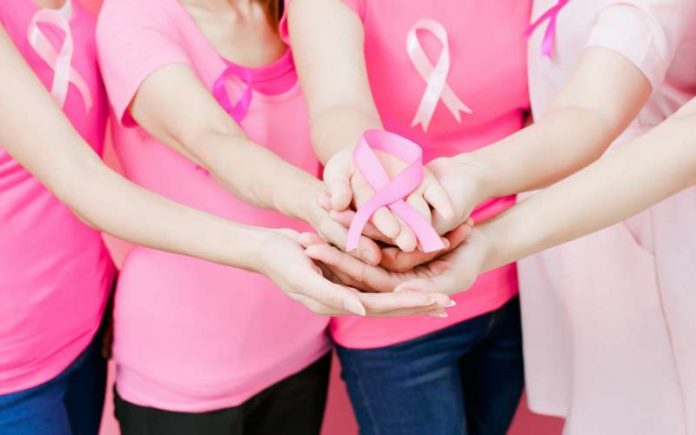 avon reune donativos con sus productos rosa para combatir el cancer de mama