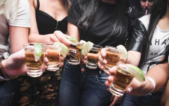 fisac promueve la responsabilidad de consumo de bebidas con alcohol con shots de verdad