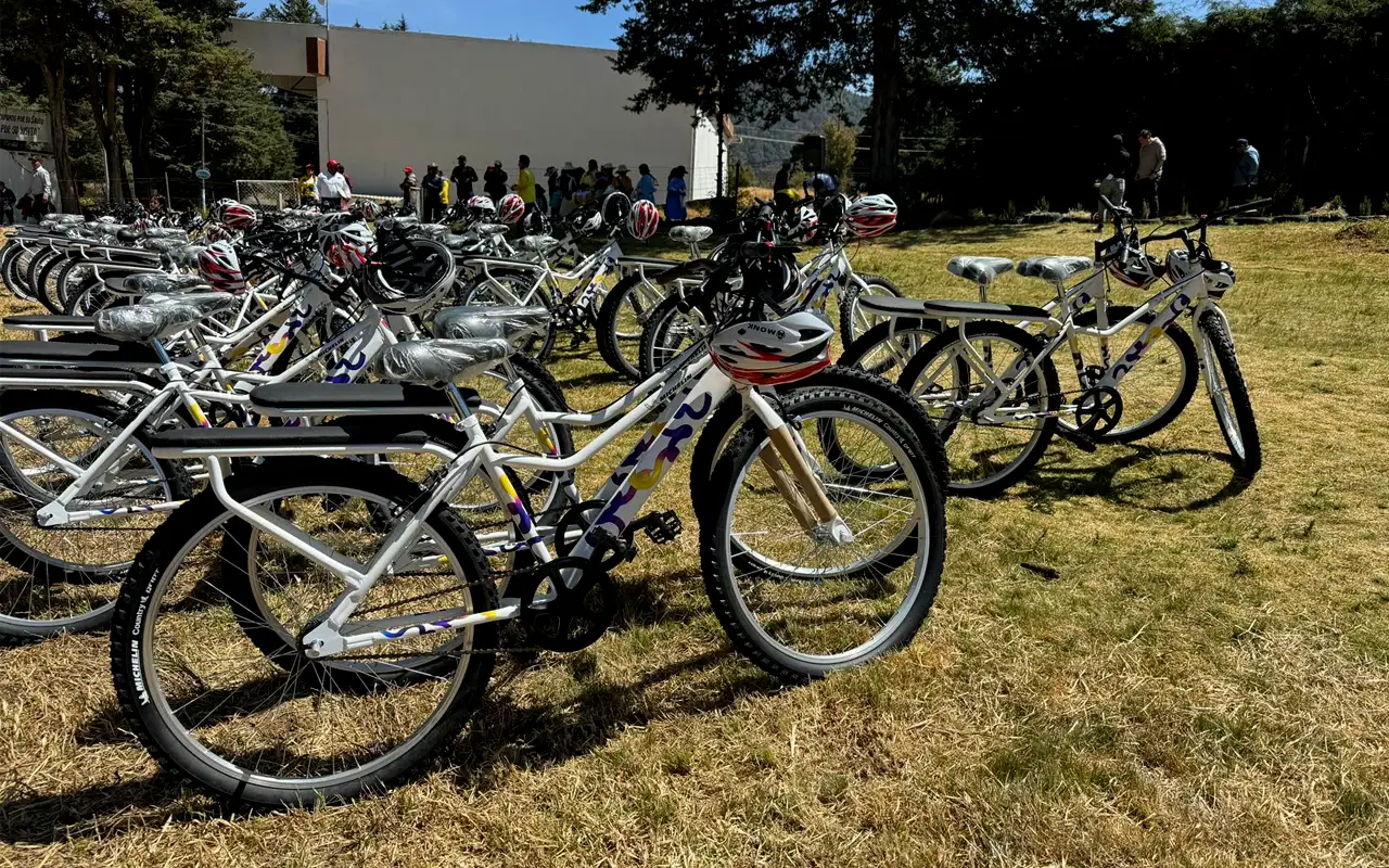 Michelin y Un Kilo de Ayuda entregan 1500 bicicletas a niños en edad ...