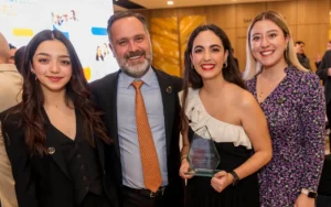 Alumnas de Ingeniería Química de la Universidad Anáhuac México: Pamela Noriega Salum, Michelle Chávez Wiley y Karla Sofía Losoya Basurto.