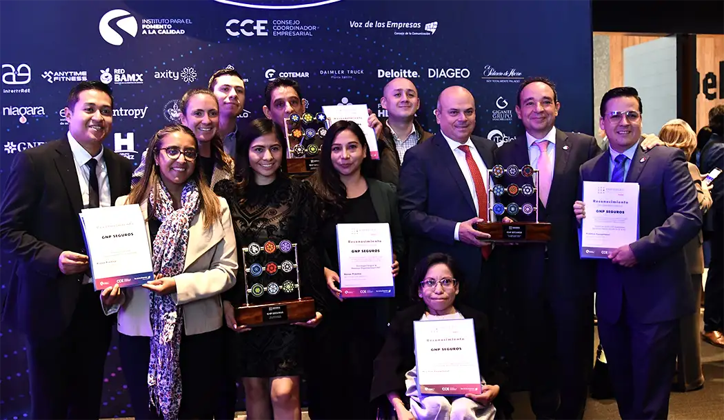 Reconocen a 50 empresas por prácticas con alto impacto social en la entrega de Empresas Excepcionales 2025 ganadores