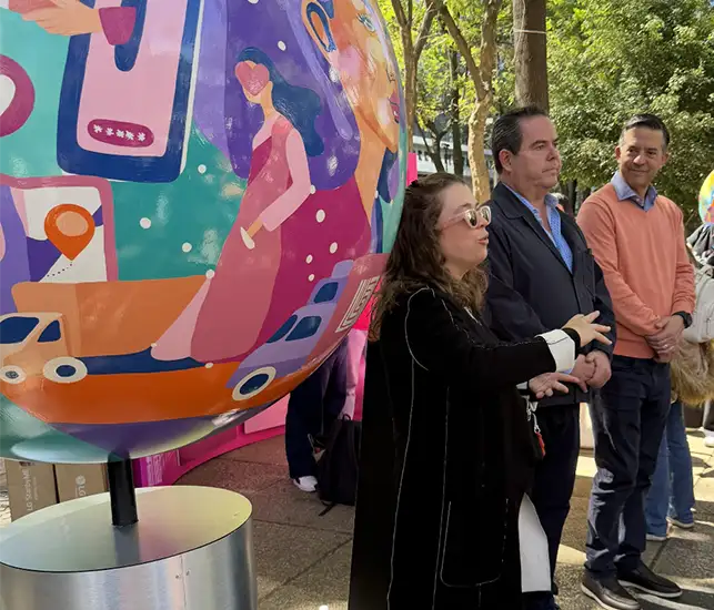 Escultura de Liverpool por Sofía Castellanos en Ruta de las Empresas Paseo de la Reforma.