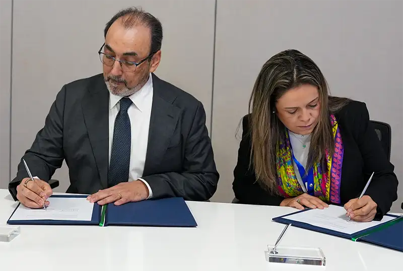 Firma alianza CAF y Fundación Rockefeller seguridad alimentaria Panamá.