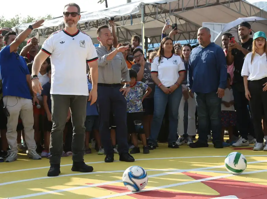 Cancha rehabilitada por Comex en Monterrey