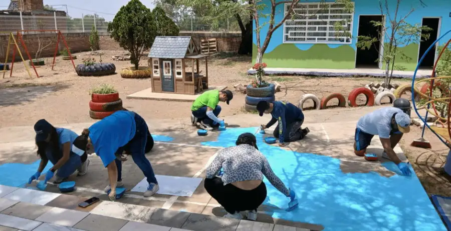 Voluntariado Volkswagen México escuela Silao