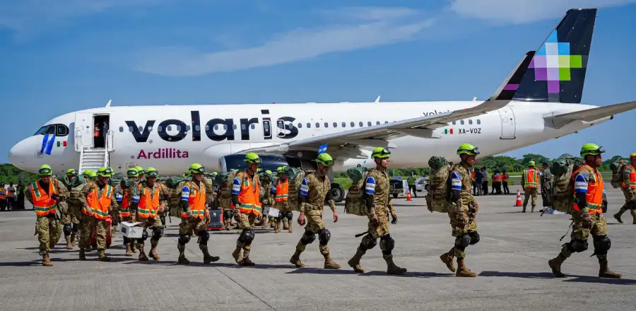 Avión Volaris transportando ayuda humanitaria urgente