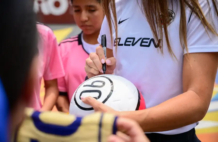 Cancha deportiva renovada para uso comunitario