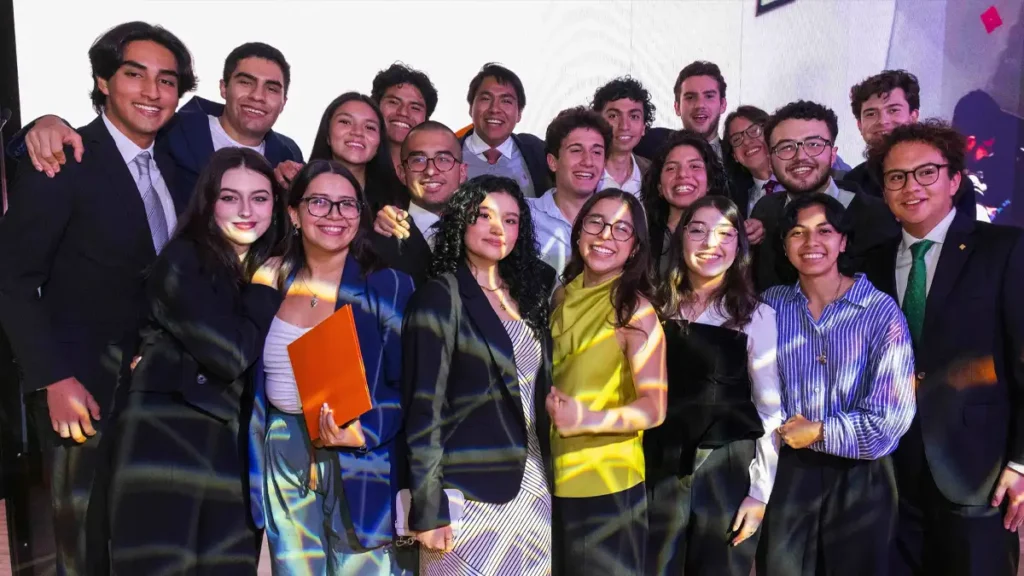 Alumnos en la ceremonia de inauguración del clúster de innovación Anáhuac Labs.